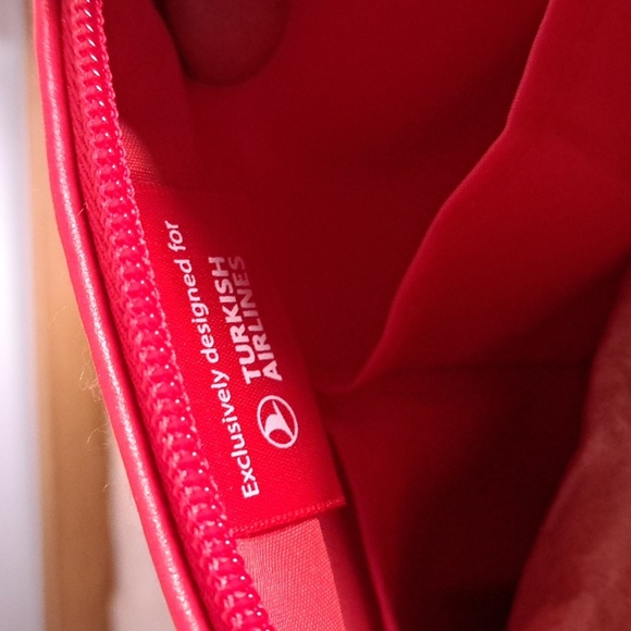 Salvatore Ferragamo for Turkish Airlines Business Class Toiletry Bag - Picture 8 of 12